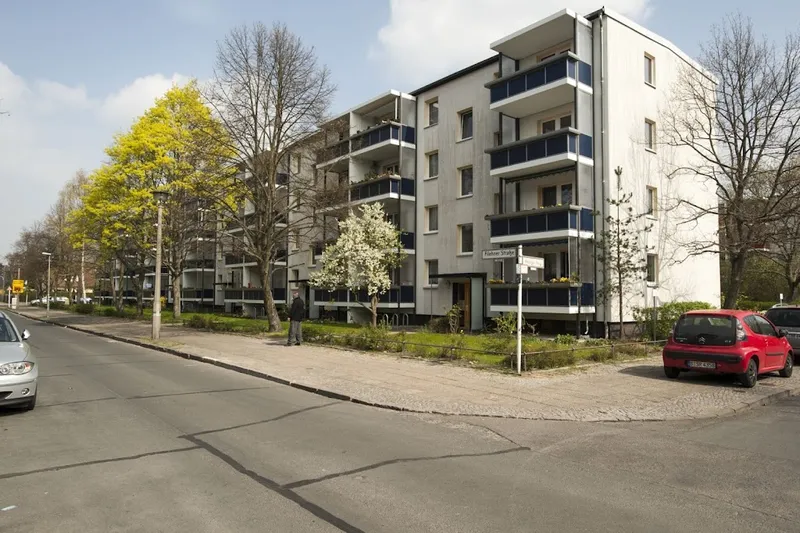 Ein Platz an der Sonne: Kleine 3-Zimmer-Wohnung mit großem Balkon — photo 1